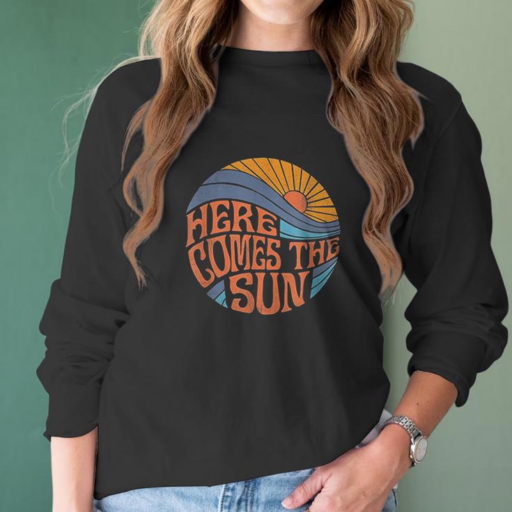 Here Comes The Sun Vintage Retro Sixties Surf Summer Beach Women Long Sleeve Tshirt