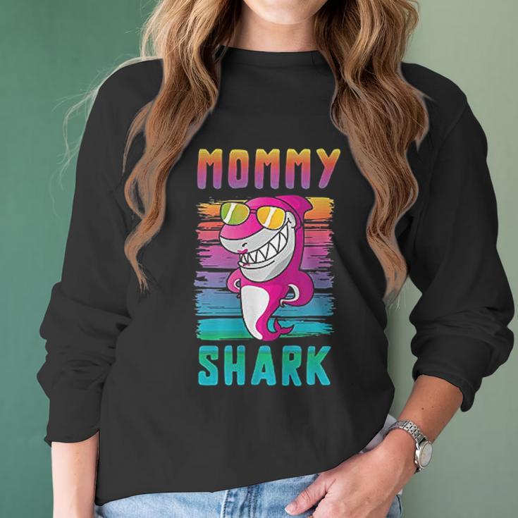 Mommy Shark Funny Retro Vintage Gifts For Mother Women Long Sleeve Tshirt