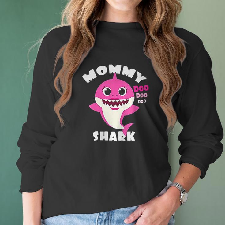 Mommy Shark Gift Cute Baby Shark Women Long Sleeve Tshirt