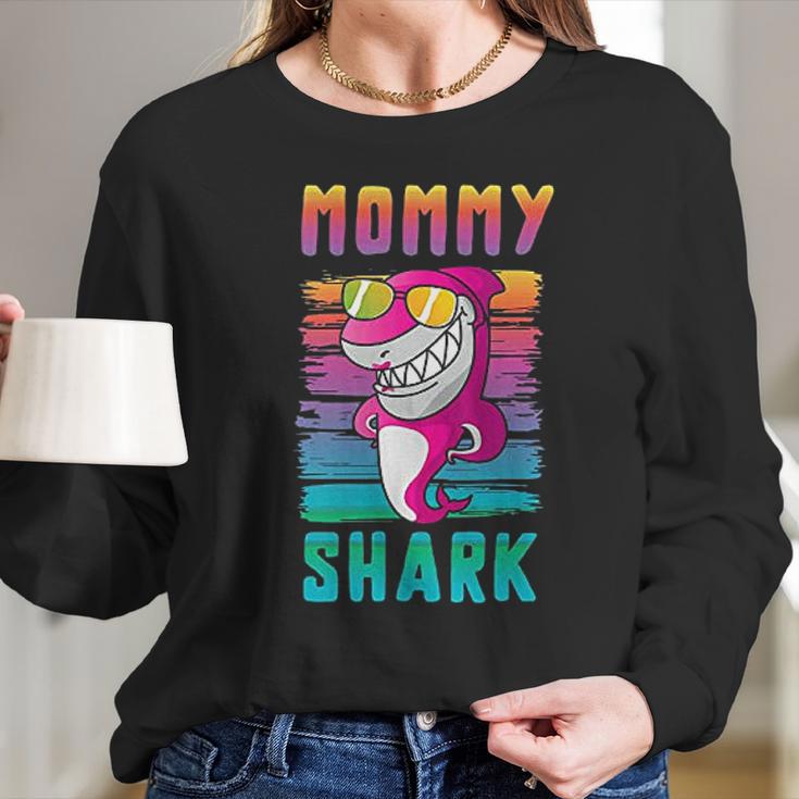 Mommy Shark Funny Retro Vintage Gifts For Mother Women Long Sleeve Tshirt