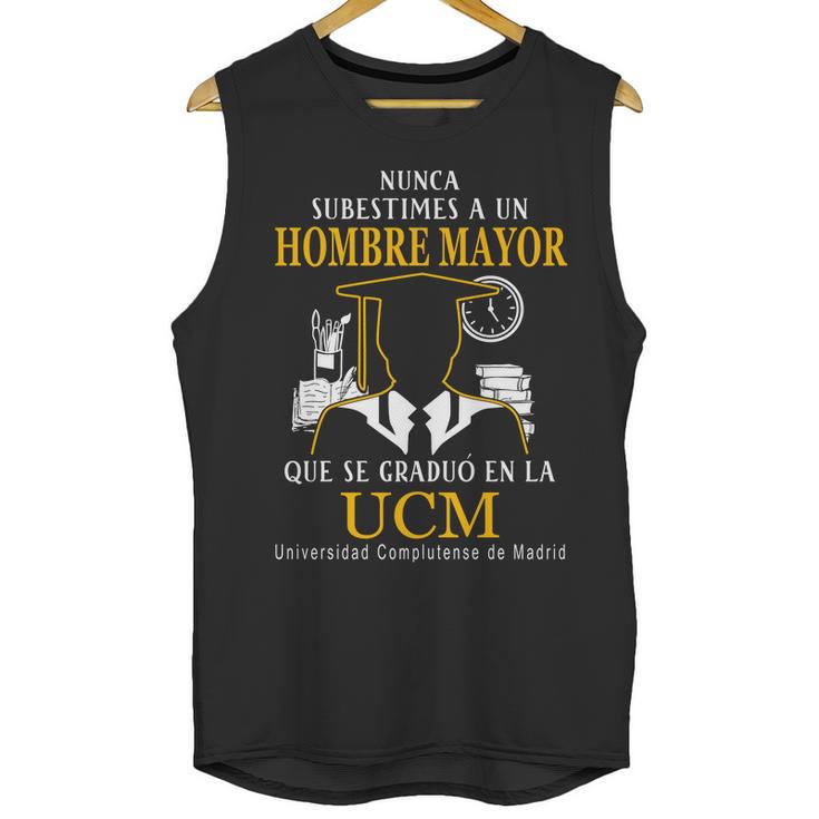 Nunca Subestimes A Un Hombre Mayor Que Se Graduo En La Ucm Universidad Complutense De Madrid Men Tank Top