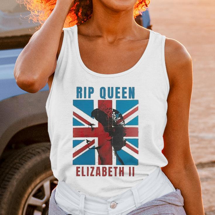 RIP Queen Elizabeth II United Kingdom 1926-2022 Men Women T-Shirt Graphic Print Casual Unisex Tee Women Tank Top