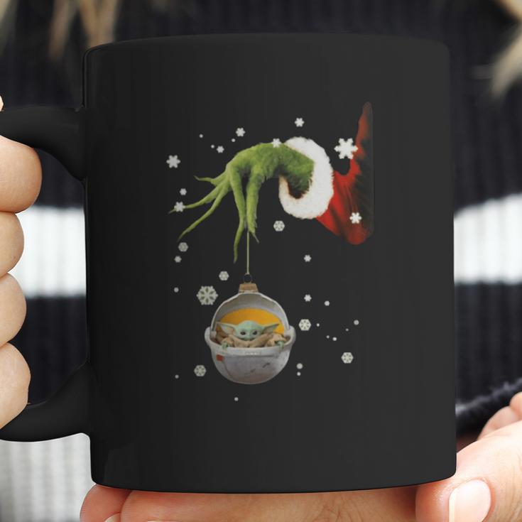 Grinch Hand Holding Baby Yoda Star Wars Christmas Shirt Coffee Mug