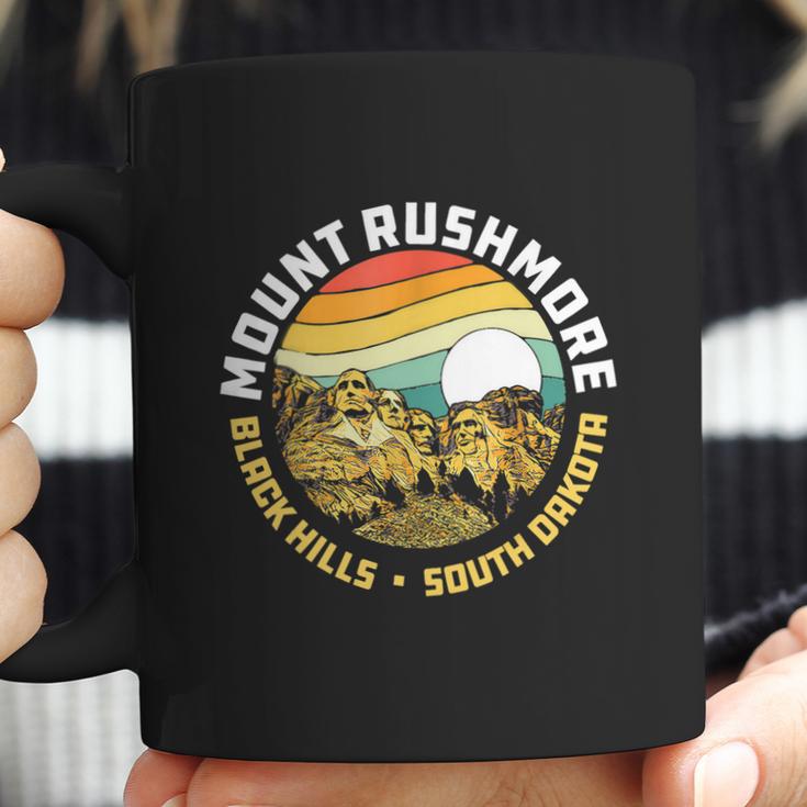 Retro Mount Rushmore National Memorial Vintage 80S Graphic Coffee Mug