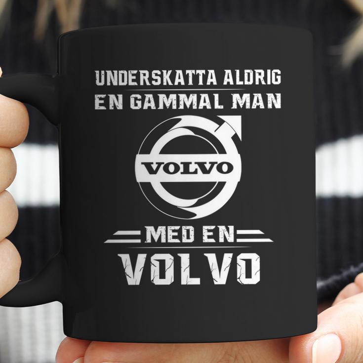 Underskatta Aldrig En Gammal Man Med En Volvo Coffee Mug