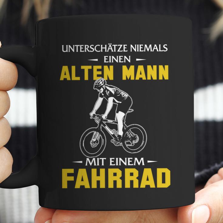 Unterschätze Niemals Einen Alten Mann Mit Einem Fahrrad Coffee Mug