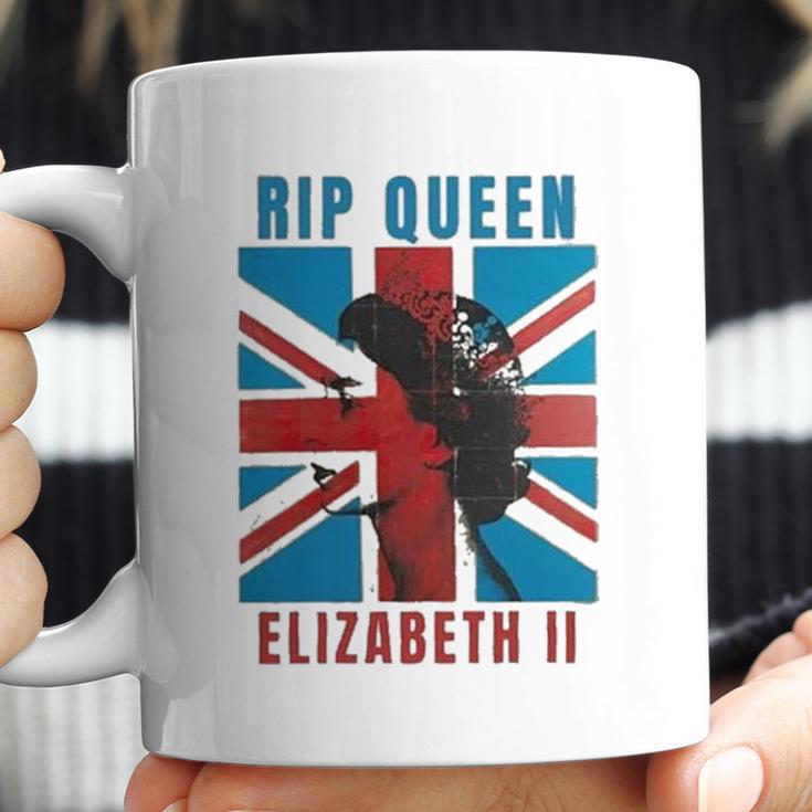 RIP Queen Elizabeth II United Kingdom 1926-2022 Men Women T-Shirt Graphic Print Casual Unisex Tee Coffee Mug