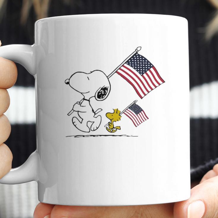 Snoopy And Woodstock Holding American Flag 4Th Of July Coffee Mug