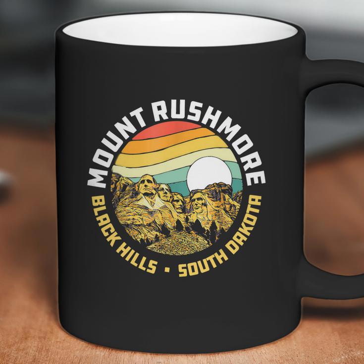 Retro Mount Rushmore National Memorial Vintage 80S Graphic Coffee Mug