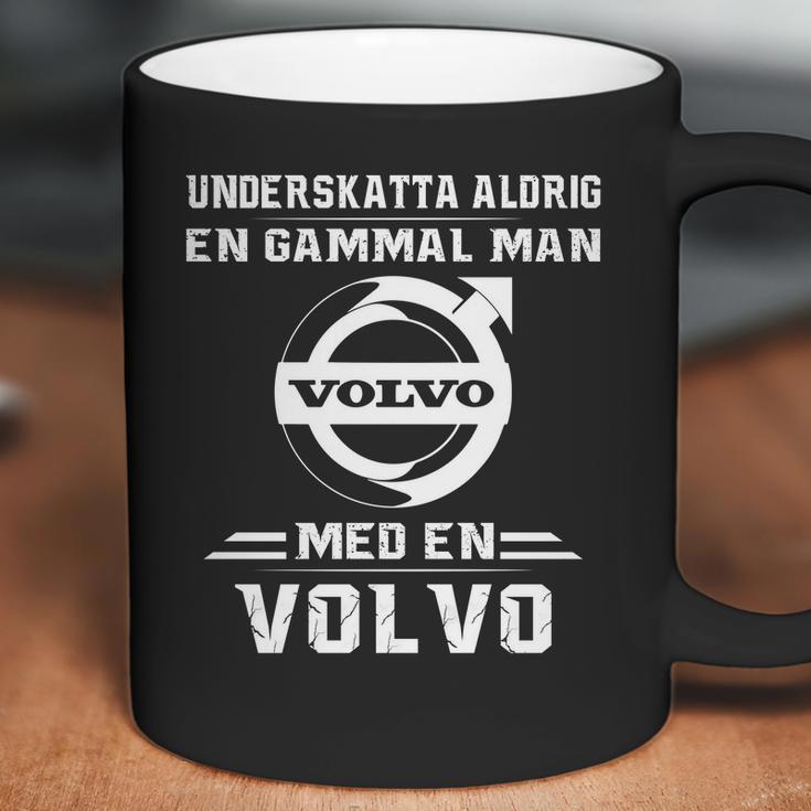 Underskatta Aldrig En Gammal Man Med En Volvo Coffee Mug