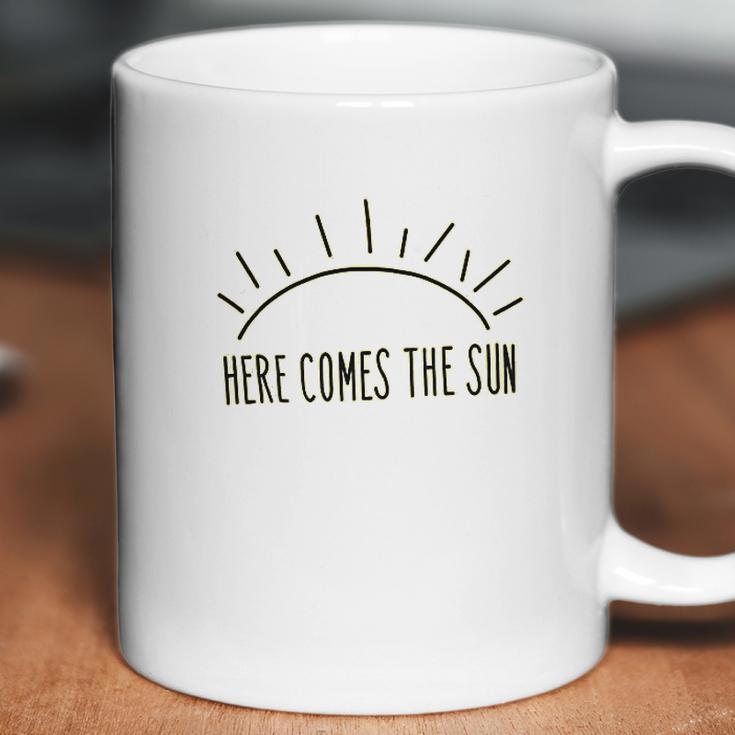 Here Comes The Sun Summer Beach Sunshine Graphic Coffee Mug