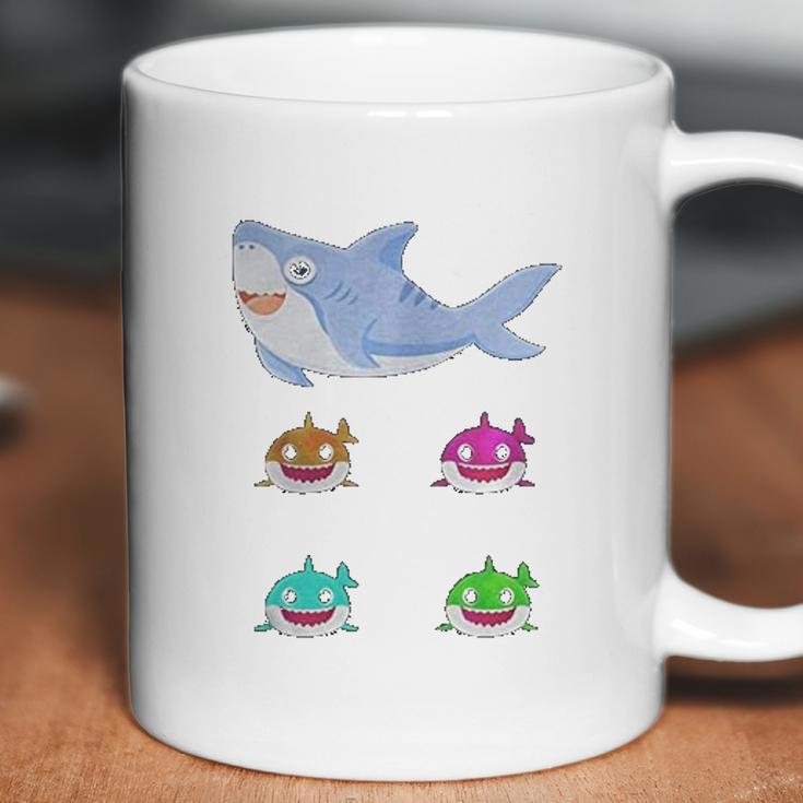 Cute Daddy Shark And Sons Best Christmas Gifts For Dad Coffee Mug