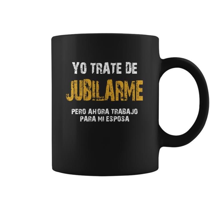 Yo Trate De Jubilarme Pero Ahora Trabajo Para Mi Esposa Coffee Mug