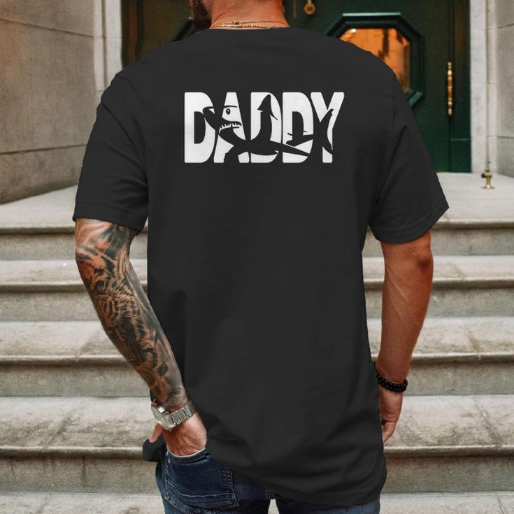 Basic Daddy Shark Design Dad Birthday Gifts Mens Back Print T-shirt Gifts for Men