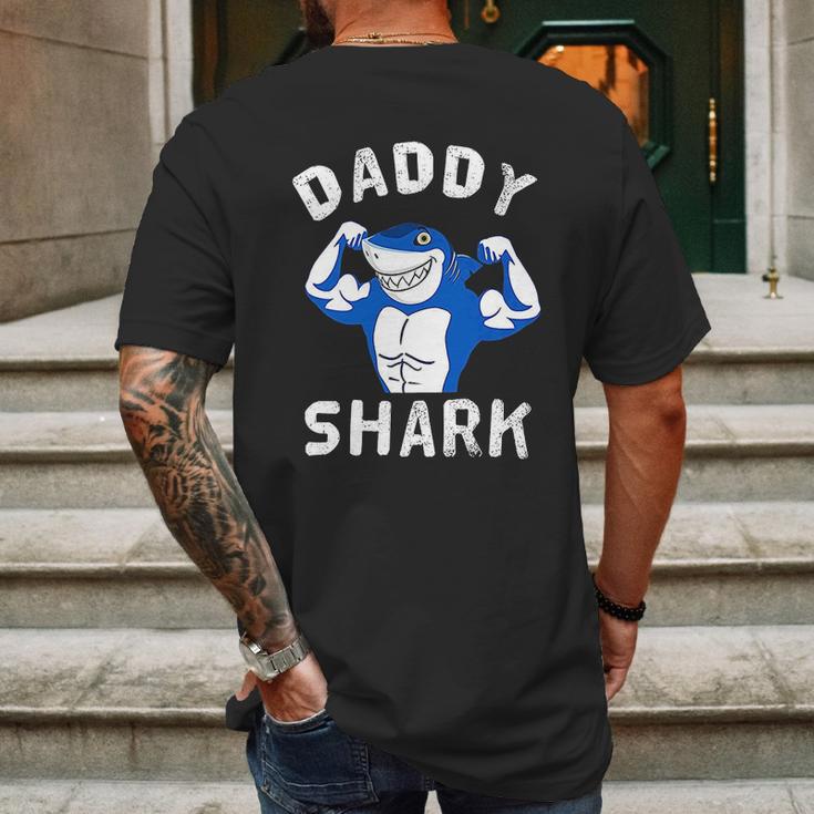 Daddy Shark Gym Lover Dad Birthday Gifts Mens Back Print T-shirt Gifts for Men