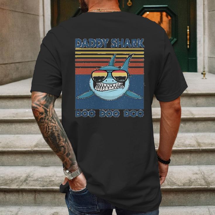 Daddy Shark Wears Sunglasses Dad Birthday Gifts Mens Back Print T-shirt Gifts for Men