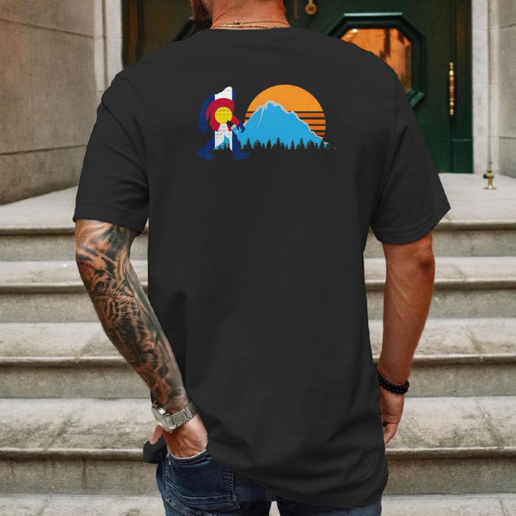 Retro Bigfoot Sun Mountain Colorado State Flag Shirt Gift Mens Back Print T-shirt Gifts for Men