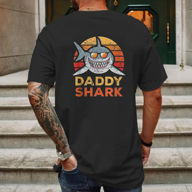 Retro Daddy Shark Design Funny Fathers Day Gift Dad Mens Back Print T-shirt Gifts for Men