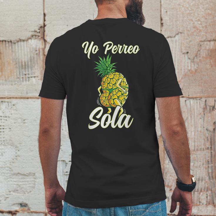 Yo Perreo Sola Funny Reggaeton Pineapple Perreando Mens Back Print T-shirt Funny Gifts