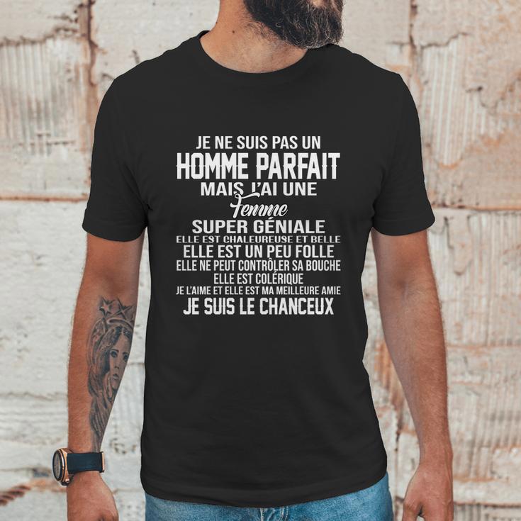 Je Ne Suis Pas Un Homme Parfait Mais Jai Une Femme Je Suis Le Chanceux Unisex T-Shirt Gifts for Him