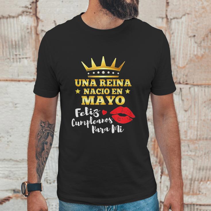 Una Reina Nacio En Mayo Unisex T-Shirt Gifts for Him