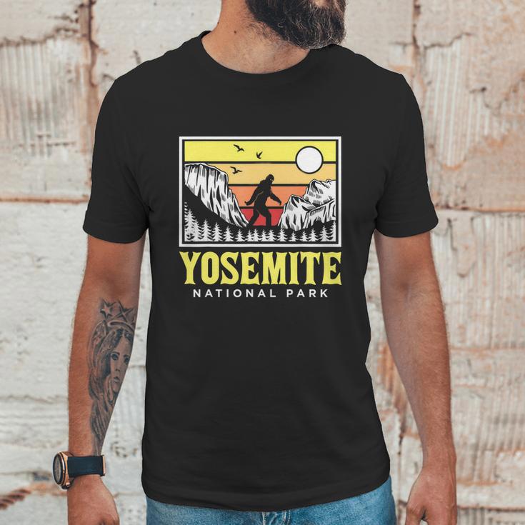 Yosemite National Park Us Bigfoot Sasquatch Yeti Funny Gift Unisex T-Shirt Gifts for Him