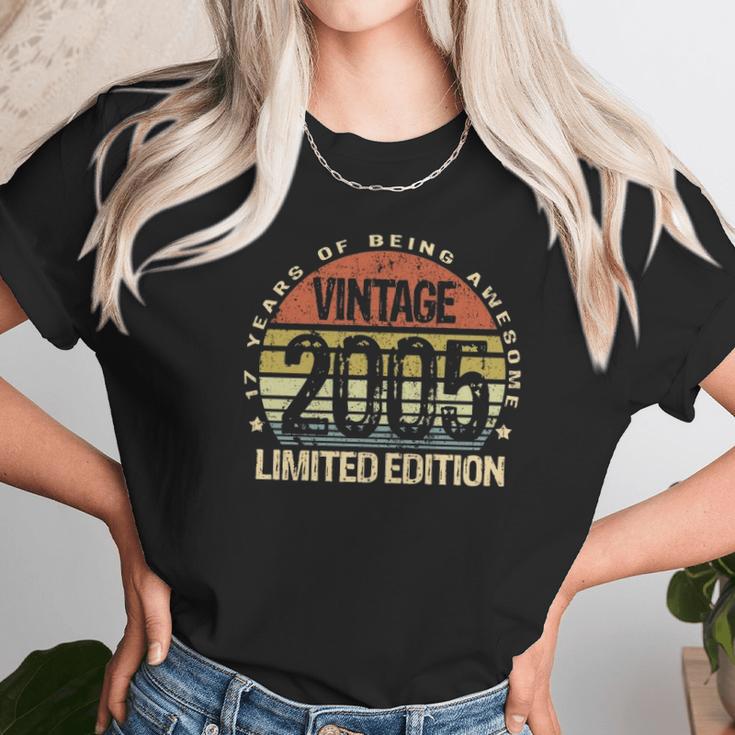 17 Years Old Gifts Vintage 2005 Limited Edition 17Th Birthday Unisex T-Shirt Gifts for Her