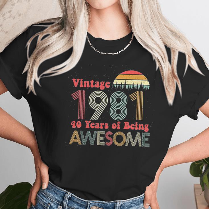 40Th Birthday Gifts Vintage Years Of Being Awesome Unisex T-Shirt Gifts for Her