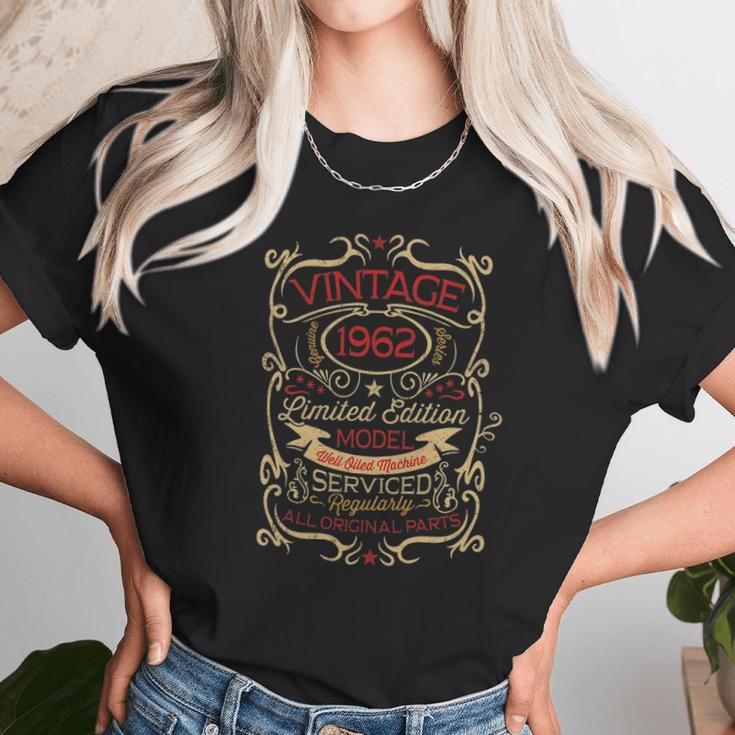 59 Years Old Tee 1962 Vintage Limited Edition 59Th Retro Love Unisex T-Shirt Gifts for Her