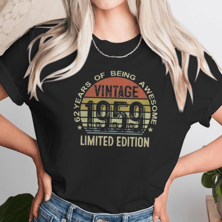 62 Years Old Gift Vintage Limited Edition 1959 62Th Birthday Unisex T-Shirt Gifts for Her