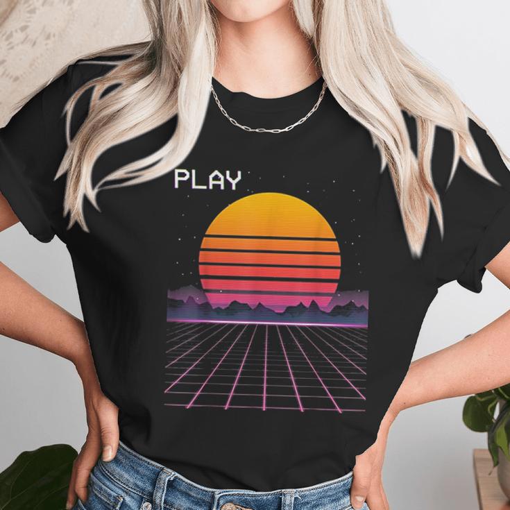 80S Grid Sunset Vaporwave Synthwave Outrun Unisex T-Shirt Gifts for Her