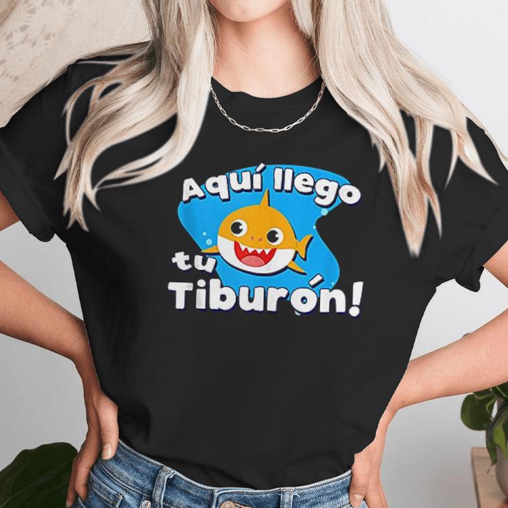 Aquí Llego Tu Tiburón Safaera Reggaeton Bunny Style Gift Unisex T-Shirt Gifts for Her