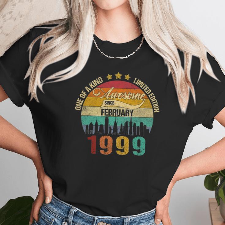 Born In February 1999 Vintage 22Nd Birthday 22 Years Old Unisex T-Shirt Gifts for Her