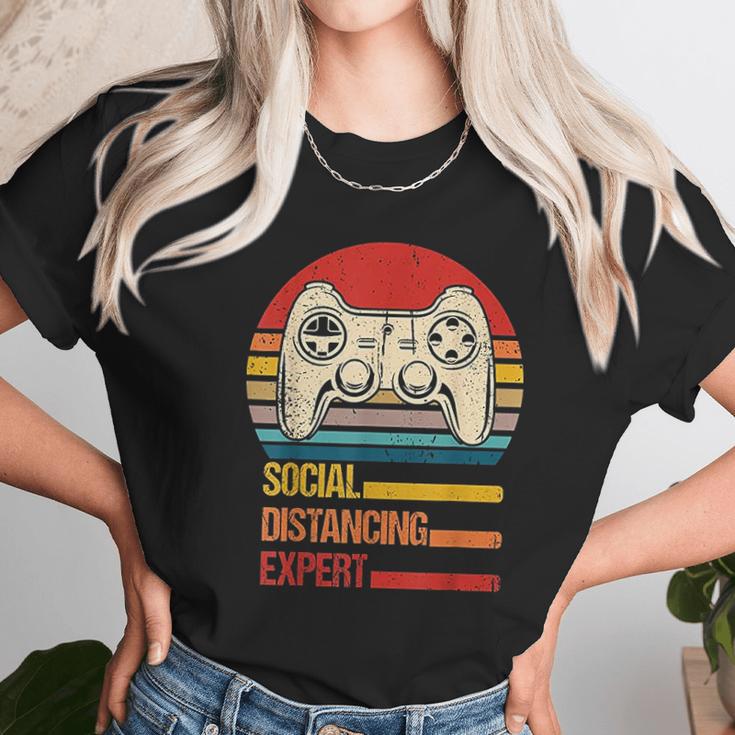 Funny Gaming Vintage Video Gamer Social Distancing Expert Unisex T-Shirt Gifts for Her