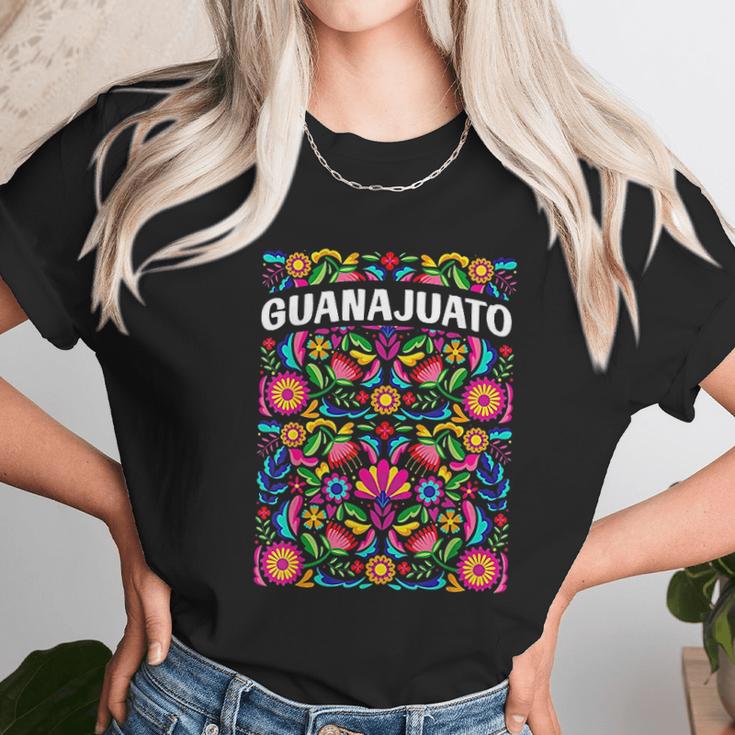 Guanajuato Flores Mexicanas Unisex T-Shirt Gifts for Her