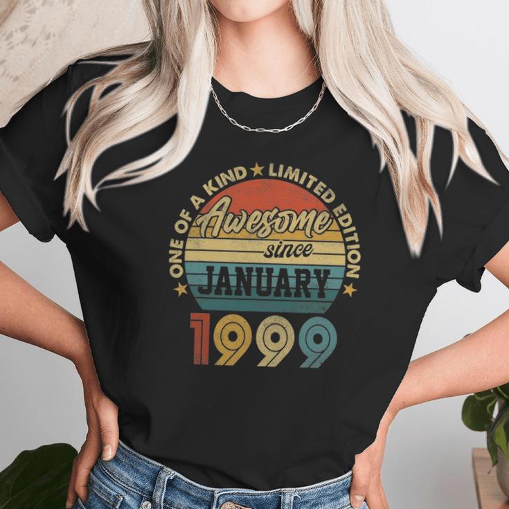 January 1999 Vintage 22 Years Old Retro 22Nd Birthday Gift Unisex T-Shirt Gifts for Her