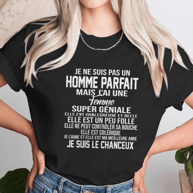 Je Ne Suis Pas Un Homme Parfait Mais Jai Une Femme Je Suis Le Chanceux Unisex T-Shirt Gifts for Her