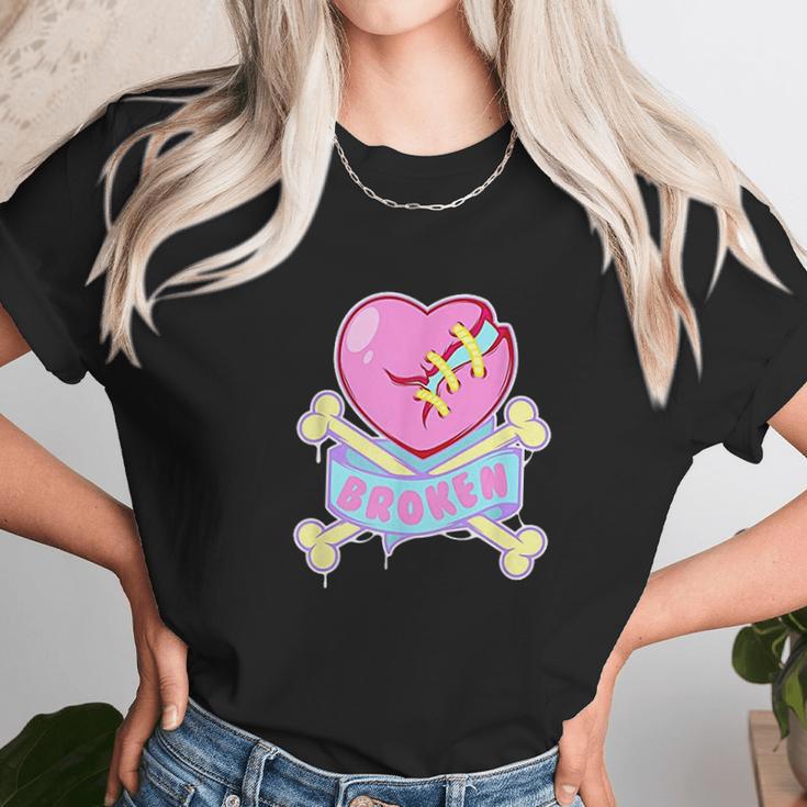 Kawaii Pastel Goth Emo Broken Heart Goth Aesthetic Unisex T-Shirt Gifts for Her