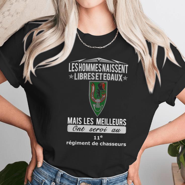 Les Hommes Naissent Libreset Egaux Mais Les Meilleurs Ont Servi Au 11E Regiment De Chasseurs Unisex T-Shirt Gifts for Her