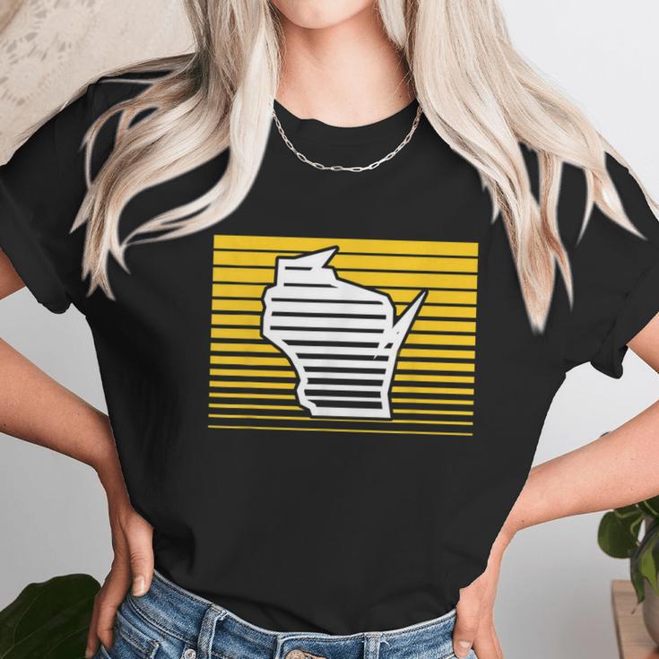 Milwaukee Wisconsin Retro Gradient Stripes Unisex T-Shirt Gifts for Her