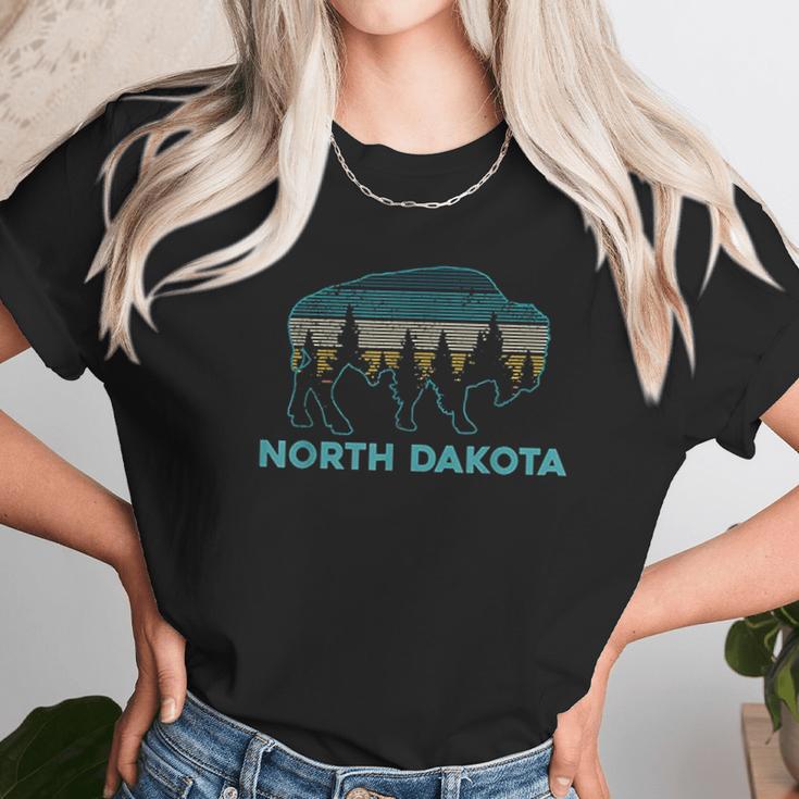 North Dakota Bison Vintage American Buffalo Unisex T-Shirt Gifts for Her