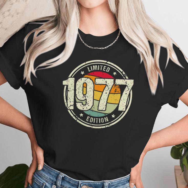 Retro 45 Years Old Vintage 1977 Limited Edition 45Th Birthday Unisex T-Shirt Gifts for Her