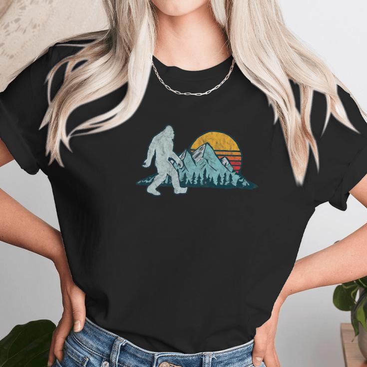 Retro Bigfoot Silhouette Sun Abominable SnowmanUnisex T-Shirt Gifts for Her