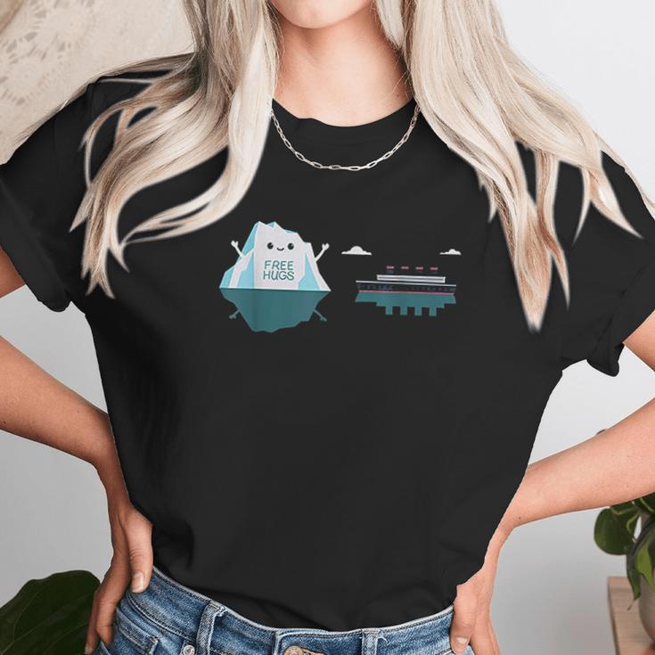 Retro Funny Iceberg Free Hug Unisex T-Shirt Gifts for Her