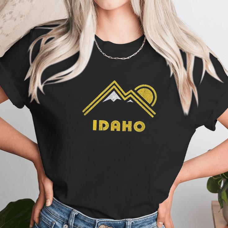 Retro Idaho Vintage Mountains Unisex T-Shirt Gifts for Her