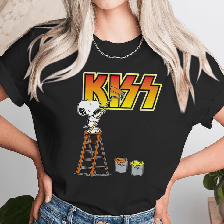 Snoopy Paint Kiss Unisex T-Shirt Gifts for Her