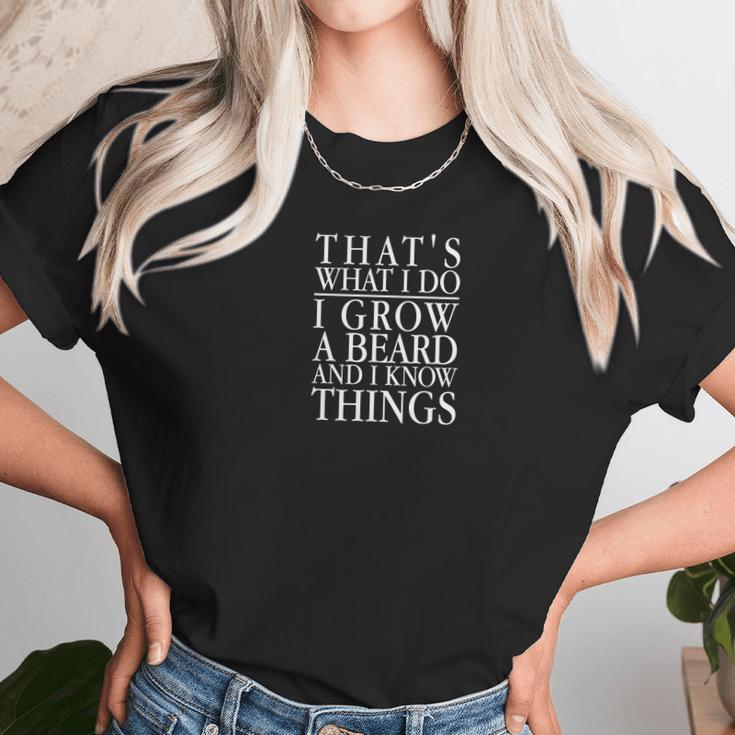 Thats What I Do I Grow A Beard And I Know Things Uni Unisex T-Shirt Gifts for Her