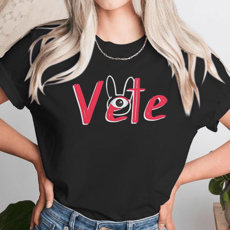 Vete One Eye Trap Bunny Silhouette Unisex T-Shirt Gifts for Her