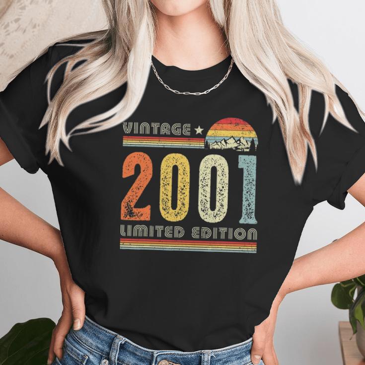 Vintage 2001 Made In 2001 21St Birthday 21 Years Old Unisex T-Shirt Gifts for Her