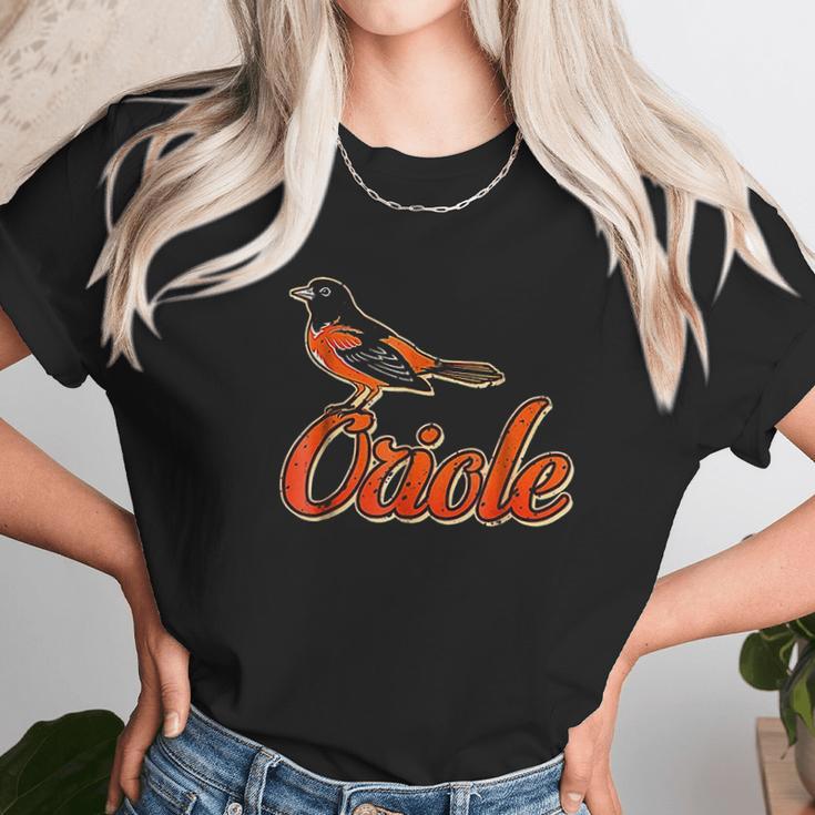 Vintage Oriole Bird Amazing Bird Gift Unisex T-Shirt Gifts for Her